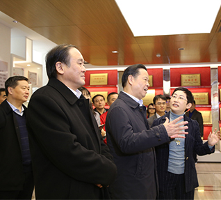 安徽省政协主席张昌尔、合肥市政协主席韩冰等领导一行莅临洽洽参观考察